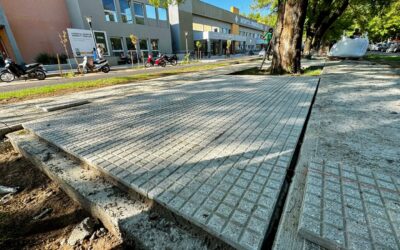 NUEVA RAMBLA DEL HOSPITAL: SE CONSTRUYERON LAS BICISENDAS Y SE COLOCAN LOS BALDOSONES EN LOS ESPACIOS DE DESCANSO Y BICICLETEROS