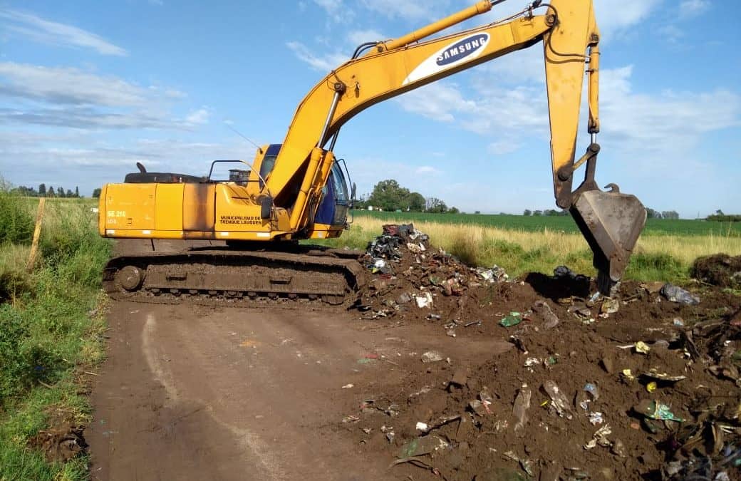 HACEN UNA OBRA EN LA CALLE TALA PARA FACILITAR EL DRENAJE DE AGUA DE LOS BARRIOS ARAMENDI Y LA LONJA