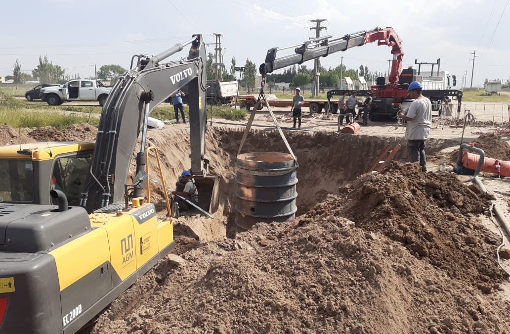 AVANZA LA OBRA DEL COLECTOR CLOACAL SUR: SE HIZO EL MONTAJE DE LA ESTACIÓN DE BOMBEO Nº 1, EN BATALLÓN 2 DE INFANTERÍA Y REGIMIENTO TRES DE CABALLERÍA