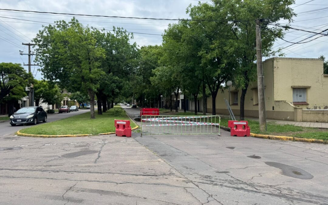 LA MUNICIPALIDAD COMIENZA CON LAS TAREAS PREVIAS PARA REPARAR EL COLECTOR CLOACAL EN MONFERRAND, ENTRE 25 DE MAYO Y TENIENTE GENERAL URIBURU