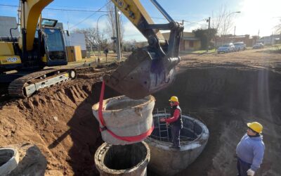 AVANCE EN LA OBRA DE CLOACAS: SE TRABAJA EN EL ÚLTIMO TRAMO DE PARED DE LA NUEVA SALA DE BOMBEO EN LEDESMA Y PTE. YRIGOYEN