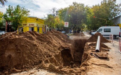SE SIGUE REALIZANDO LA OBRA EN EL SECTOR DE TENIENTE GENERAL URIBURU Y AVENIDA VILLEGAS PARA MEJORAR EL SISTEMA CLOACAL