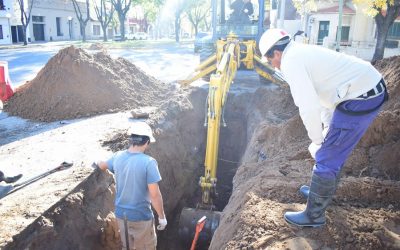 EN LA ESQUINA DE MITRE Y DORREGO EL MUNICIPIO DEJÓ REPARADO UN CRUCE DE LA RED DE CLOACAS