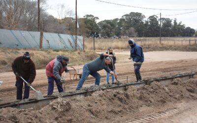 EL MUNICIPIO TRABAJA EN UNA OBRA DE CORDÓN CUNETA EN CALLE MACAYA, EN EL SECTOR DE LA AMPLIACIÓN URBANA