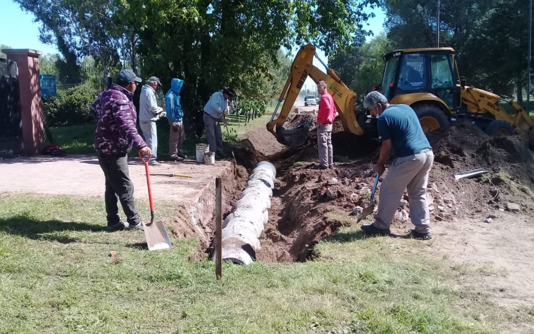 EL MUNICIPIO REALIZÓ TRABAJOS EN LA CALLE ELPIDIO GONZÁLEZ, DETRÁS DE RUTA 5, PARA MEJORAR LOS DESAGÜES Y ASEGURAR LA TRANSITABILIDAD EN EL SECTOR