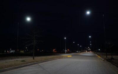 MÁS INFRAESTRUCTURA PARA LA AMPLIACIÓN URBANA: EL MUNICIPIO AVANZA EN OBRAS DE ILUMINACIÓN Y SE PREPARA PARA CONTINUAR CON EL PAVIMENTO EN EL PARQUE LINEAL