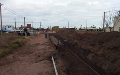 EL MUNICIPIO AVANZA CON LA OBRA DEL COLECTOR PLUVIAL EN CALLE VIGNAU: EL SECTOR DE BATALLÓN 2 DE INFANTERÍA Y LEIVA PERMANECE CORTADO AL TRÁNSITO