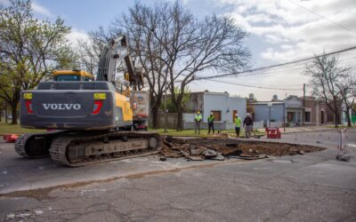 EL MUNICIPIO COMENZÓ UNA OBRA DE 200 MILLONES DE PESOS DE RECAMBIO DEL COLECTOR CLOACAL EN CALLE HERNÁNDEZ PARA MEJORAR LA INFRAESTRUCTURA DEL SECTOR NOROESTE
