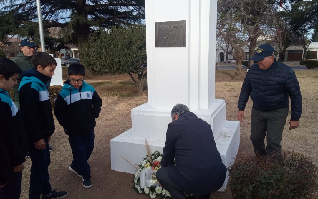 DÍA DE LA BANDERA: CON LA COLOCACIÓN DE UNA OFRENDA FLORAL EN PLAZA ITALIA EN HOMENAJE A MANUEL BELGRANO, COMENZARON LOS ACTOS CONMEMORATIVOS