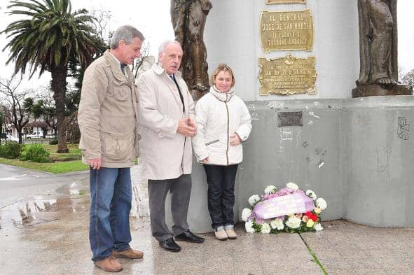 Funcionarios entregaron ofrenda floral en el Monumento a San Martín