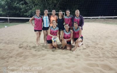 OLIMPÍADAS DEL REENCUENTRO Y LA JUVENTUD: MESA CHICA Y LAS DECANAS JUGARÁN LA FINAL DEL TORNEO DE BEACH VÓLEY FEMENINO, EL PRÓXIMO MIÉRCOLES