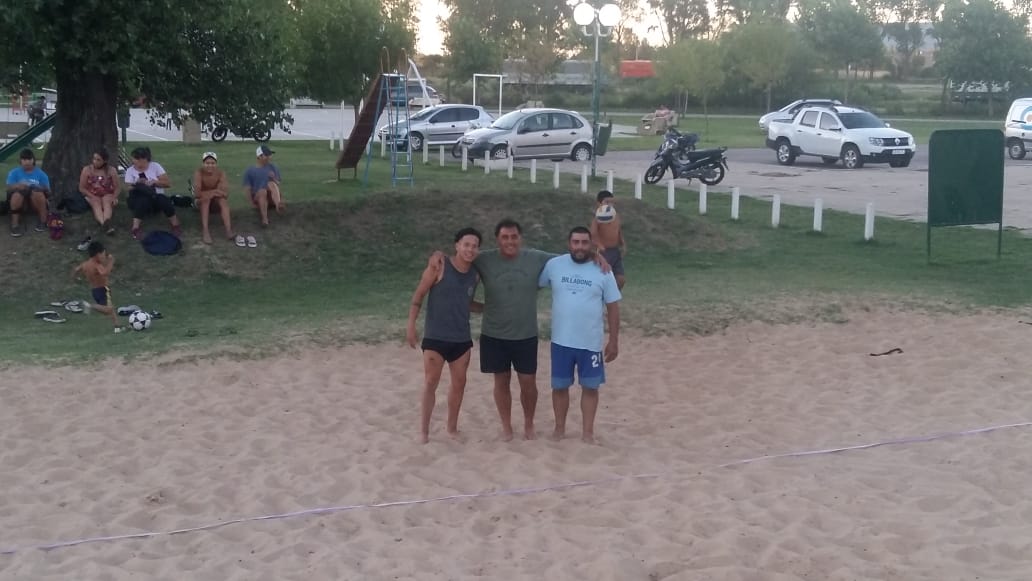 LAS OLIMPIADAS DEL REENCUENTRO Y LA JUVENTUD CIERRAN OTRA SEMANA DE ACTIVIDADES CON HOCKEY FEMENINO SOBRE CÉSPED Y BEACH VOLEY FEMENINO