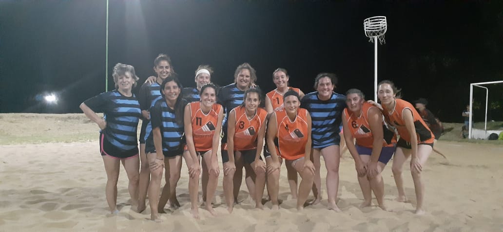 OLIMPÍADAS DEL REENCUENTRO Y LA JUVENTUD: VICTORIAS DE LAS CAMALEÓN, LAS LANGOSTAS Y LAS URRACAS POR LA 3ª FECHA DE CESTO BEACH FEMENINO