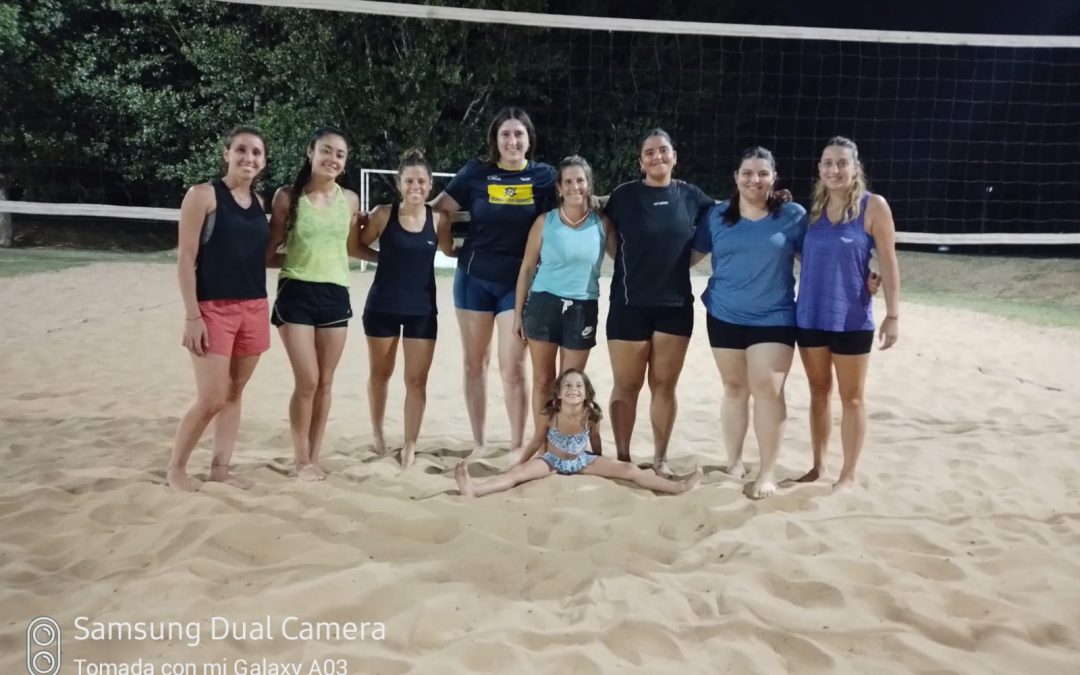 OLIMPÍADAS DEL REENCUENTRO Y LA JUVENTUD:LAS DECANAS, LAS CORAJUDAS Y LAS BEACHOTAS, SE IMPUSIERON ANOCHE (JUEVES) EN LA CONTINUIDAD DEL TORNEO DE BEACH VÓLEY FEMENINO, ZONA 2