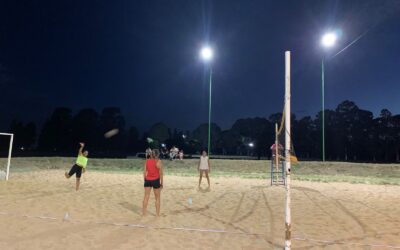 OLIMPÍADAS DEL REENCUENTRO 2024: SE COMPLETÓ LA PRIMERA FECHA DEL BEACH VÓLEY FEMENINO EN CANCHAS DEL POLIDEPORTIVO