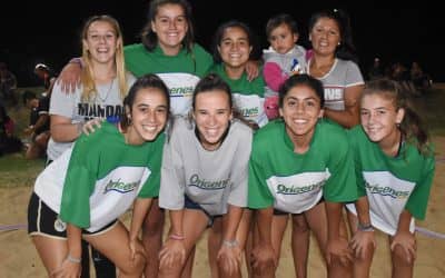 OLIMPIADAS DEL REENCUENTRO Y LA JUVENTUD: MANDALE MECHA SALIO CAMPEON DE FUTBOL FEMENINO PLAYA