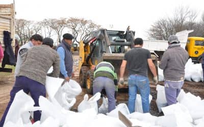 Inició el operativo para cerrar la brecha en el canal de Cuero de Zorro