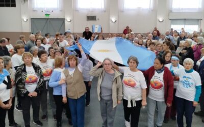 EL DÍA DE LA BANDERA SE CELEBRÓ CON EMOCIÓN Y ESPÍRITU MUNDIALISTA EN EL PRAM