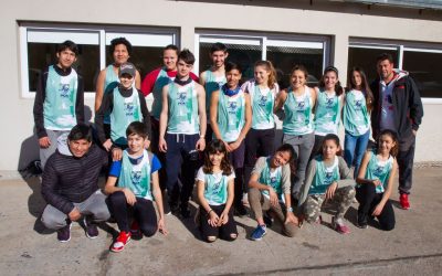 LOS ATLETAS DEL PÚA PRESENTARON HOY (VIERNES) SUS NUEVAS CAMISETAS Y SE PREPARAN PARA ESTRENARLAS EN EL NACIONAL DE ATLETISMO U18, EN CHACO