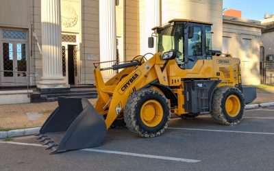 EL MUNICIPIO INVIRTIÓ MÁS DE 4 MILLONES DE PESOS EN UNA PALA CARGADORA PARA EL POLO AMBIENTAL DE TRENQUE LAUQUEN