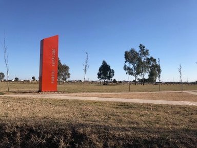 PERSONAL MUNICIPAL AVANZA CON MÁS TRABAJOS DE PUESTA EN VALOR Y DE SEGURIDAD VIAL EN EL PARQUE FAVALORO