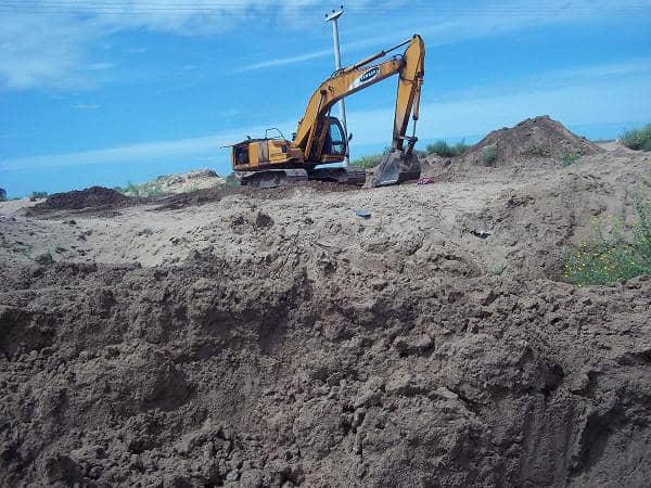 El Municipio repara canal de desagüe pluvial