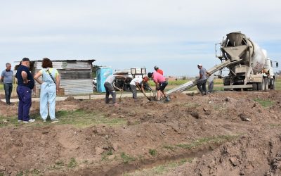 LA MUNICIPALIDAD AVANZA CON LA OBRA DEL PEQUEÑO HOGAR EN LA AMPLIACIÓN URBANA: HOY (JUEVES) SE LLENARON LOS CIMIENTOS DEL NUEVO EDIFICIO