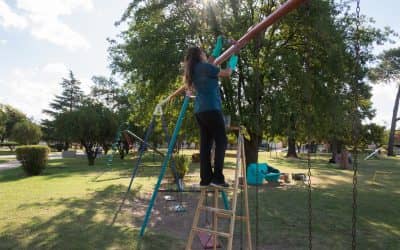 El Municipio pinta juegos en distintas plazas de la ciudad