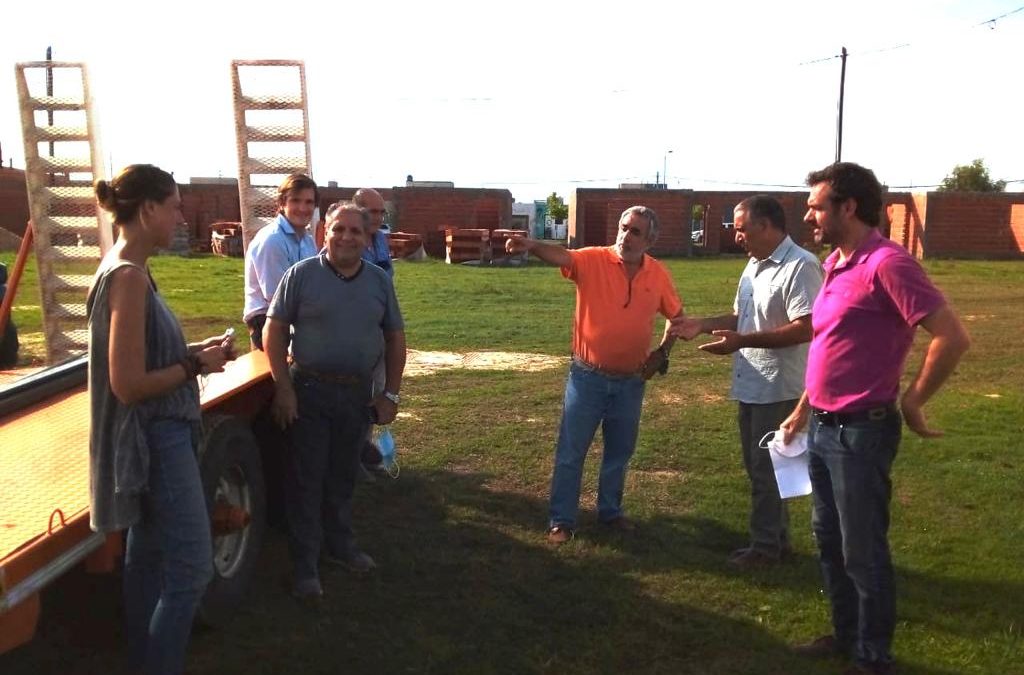 EL INTENDENTE RECORRIÓ LA OBRA DE LAS 56 VIVIENDAS DEL PLAN RECONSTRUIR QUE EL MUNICIPIO LEVANTA EN UN SECTOR DE LA AMPLIACIÓN URBANA
