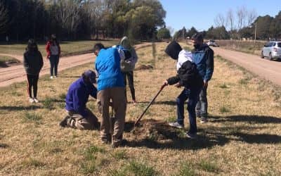 LA SEMANA DEL ESTUDIANTE EMPEZÓ A FESTEJARSE CON UNA PLANTACIÓN DE ÁRBOLES EN LA RAMBLA DE LA CALLE REGIMIENTO 3 DE CABALLERÍA