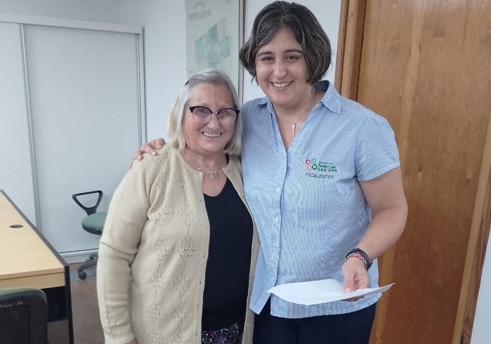 PREMIOS ESTÍMULO: EL MUNICIPIO ENTREGÓ LAS ÓRDENES DE COMPRA A DOS DE LOS GANADORES DEL PRIMER SORTEO DEL AÑO
