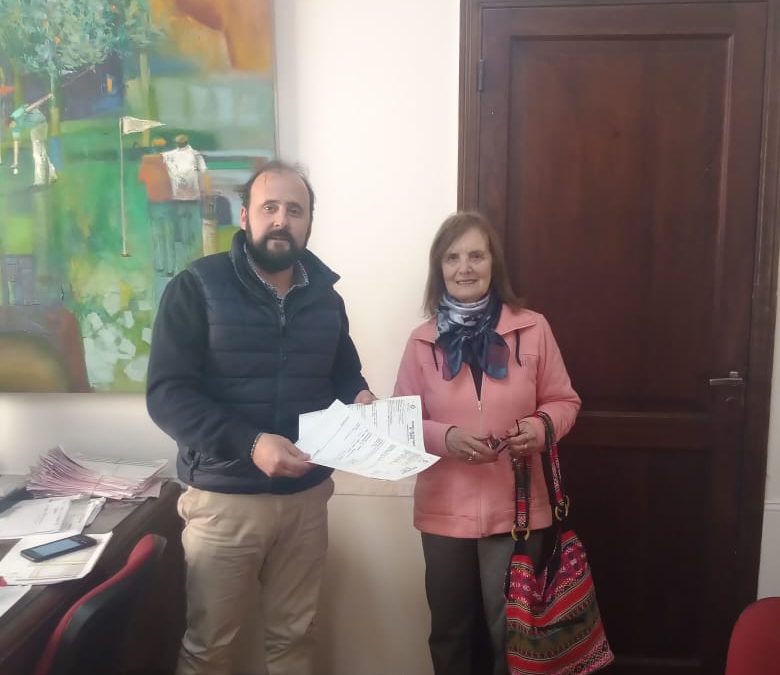 PREMIOS ESTÍMULO: UNA VECINA GANADORA DEL SEGUNDO SORTEO DEL AÑO RETIRÓ SU PREMIO