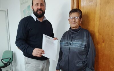 PREMIOS ESTÍMULO: OTRA VECINA GANADORA DEL PRIMER SORTEO DEL AÑO SE ACERCÓ AL MUNICIPIO PARA RETIRAR SU ORDEN DE COMPRA