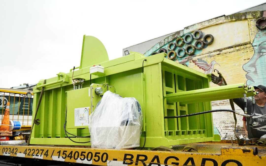 EL MUNICIPIO ADQUIRIÓ UNA NUEVA PRENSA ENFARDADORA PARA EL POLO AMBIENTAL