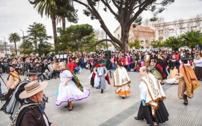 CON ACTIVIDADES ARTÍSTICAS, EXPOSICIONES, UN CHOCOLATE CALIENTE Y SUELTA DE PALOMAS, LA MUNICIPALIDAD CELEBRÓ EL DÍA DE LA INDEPENDENCIA