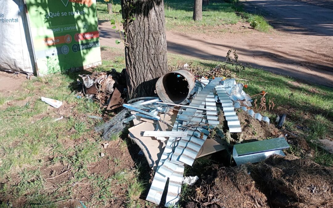 APARECIÓ BASURA Y TODO TIPO DE RESIDUOS TIRADOS A UN COSTADO DEL PUNTO LIMPIO DEL PARQUE FAVALORO: EL MUNICIPIO SOLICITA RESPONSABILIDAD Y SOLIDARIDAD