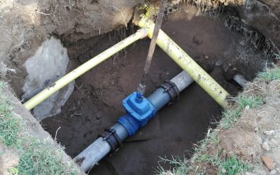 EL MUNICIPIO RECAMBIÓ DOS VÁLVULAS DE LA RED DE AGUA POTABLE EN LAS ESQUINAS DE QUINTANA Y PASO, Y QUINTANA Y CASTELLI