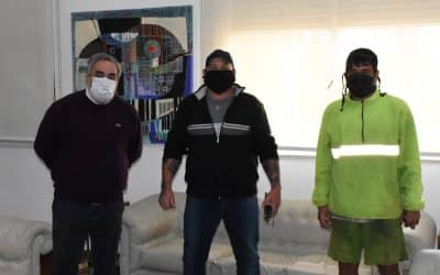 EL INTENDENTE FERNÁNDEZ RECIBIÓ HOY (JUEVES) A LOS DOS RECOLECTORES QUE INTERVINIERON PARA CONTENER UNA SITUACIÓN DE VIOLENCIA DE GÉNERO