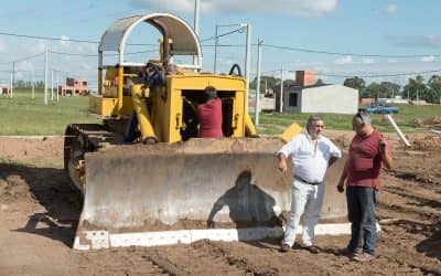 Nivelación de terreno para la construcción de 33 nuevas viviendas en la AU