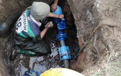 AGUA POTABLE: EL MUNICIPIO CAMBIÓ UNA VÁLVULA EN LA ESQUINA DE GARCÍA SALINAS Y PINCÉN