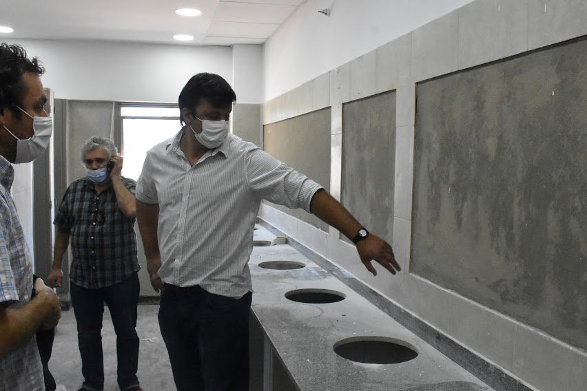 EL INTENDENTE INTERINO Y EL SUBSECRETARIO DE OBRAS PÚBLICAS RECORRIERON LAS OBRAS EN LAS ESCUELAS: EL OBJETIVO ES DEJARLAS TERMINADAS ESTA SEMANA