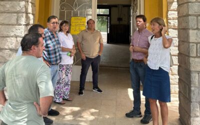 RECORRIDA DEL INTENDENTE POR LA OBRA TERMINADA DE LA ESCUELA Nº2, DONDE SE REALIZÓ EL RECAMBIO DE CAÑERÍAS DEL SISTEMA DE CALEFACCIÓN