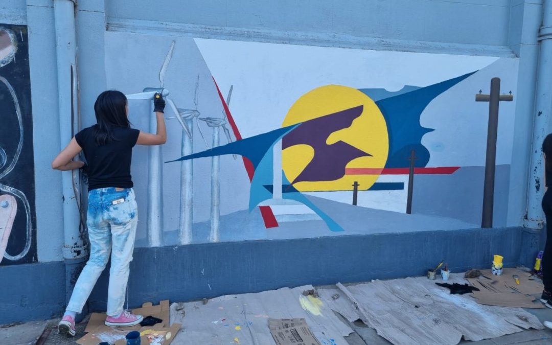 ALUMNOS Y DOCENTES DE ESCUELAS DE ARTE SIGUEN TRABAJANDO EN LA RESTAURACIÓN DE LOS MURALES DE LA COOPERATIVA DE ELECTRICIDAD