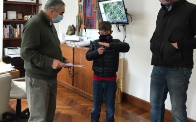 EL INTENDENTE RECIBIÓ A TOMÁS MAGNASCO, UN NIÑO DE 9 AÑOS QUE PRESENTÓ UN PROYECTO PARA CONSTRUIR UN PUENTE SOBRE EL CANAL DE CALLE CARABELLI