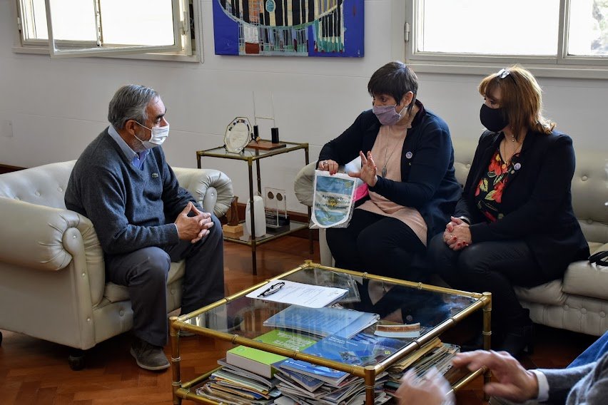 EL INTENDENTE RECIBIÓ A LA PRESIDENTA DE LA AGRUPACIÓN ROTARY DE CULTURA ARGENTINA Y ADHIRIÓ AL PROGRAMA QUE DIFUNDE Y APOYA EL ARTE NACIONAL