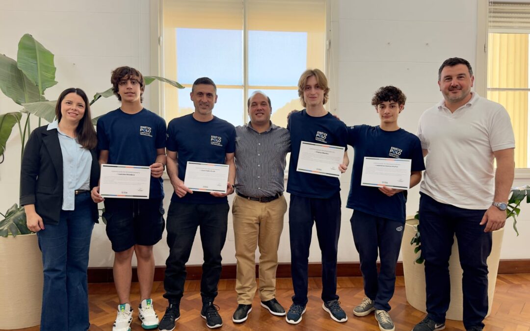 EL INTENDENTE FRANCISCO RECOULAT ENTREGÓ RECONOCIMIENTOS A INTEGRANTES DEL EQUIPO DE ROBÓTICA DEL POLO CIENTÍFICO QUE VIENE OBTENIENDO LOGROS A NIVEL NACIONAL