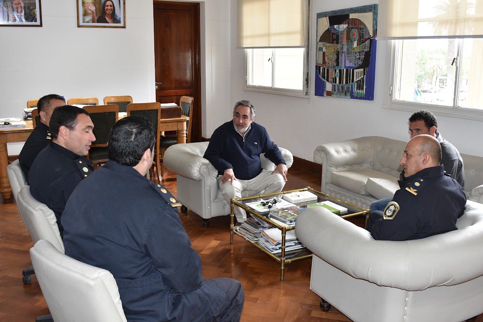 EL INTENDENTE SE REUNIÓ HOY (LUNES) CON AUTORIDADES POLICIALES: MEDIDAS PREVENTIVAS DE SEGURIDAD Y MAYORES CONTROLES, ENTRE LOS TEMAS ABORDADOS