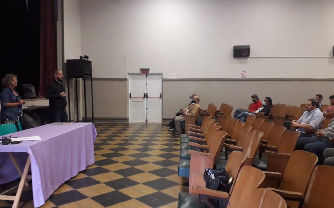 EL ÁREA DE PRODUCCIÓN Y DESARROLLO ECONÓMICO MUNICIPAL Y FUNCIONARIOS PROVINCIALES SE REUNIERON EN BERUTI CON PESCADORES PARA PLANIFICAR LA ACTIVIDAD