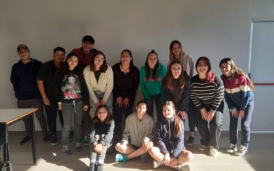 JÓVENES DEL PROGRAMA APRENDER A EMPRENDER Y GANADORAS DEL CONCURSO ECO CHALLENGE EVALÚAN REALIZAR UNA ALIANZA DE TRABAJO