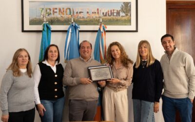 EL MUNICIPIO RECIBIÓ UNA PLACA CONMEMORATIVA ENVIADA POR LA DIRECCIÓN GENERAL DE CULTURA Y EDUCACIÓN DE LA PROVINCIA